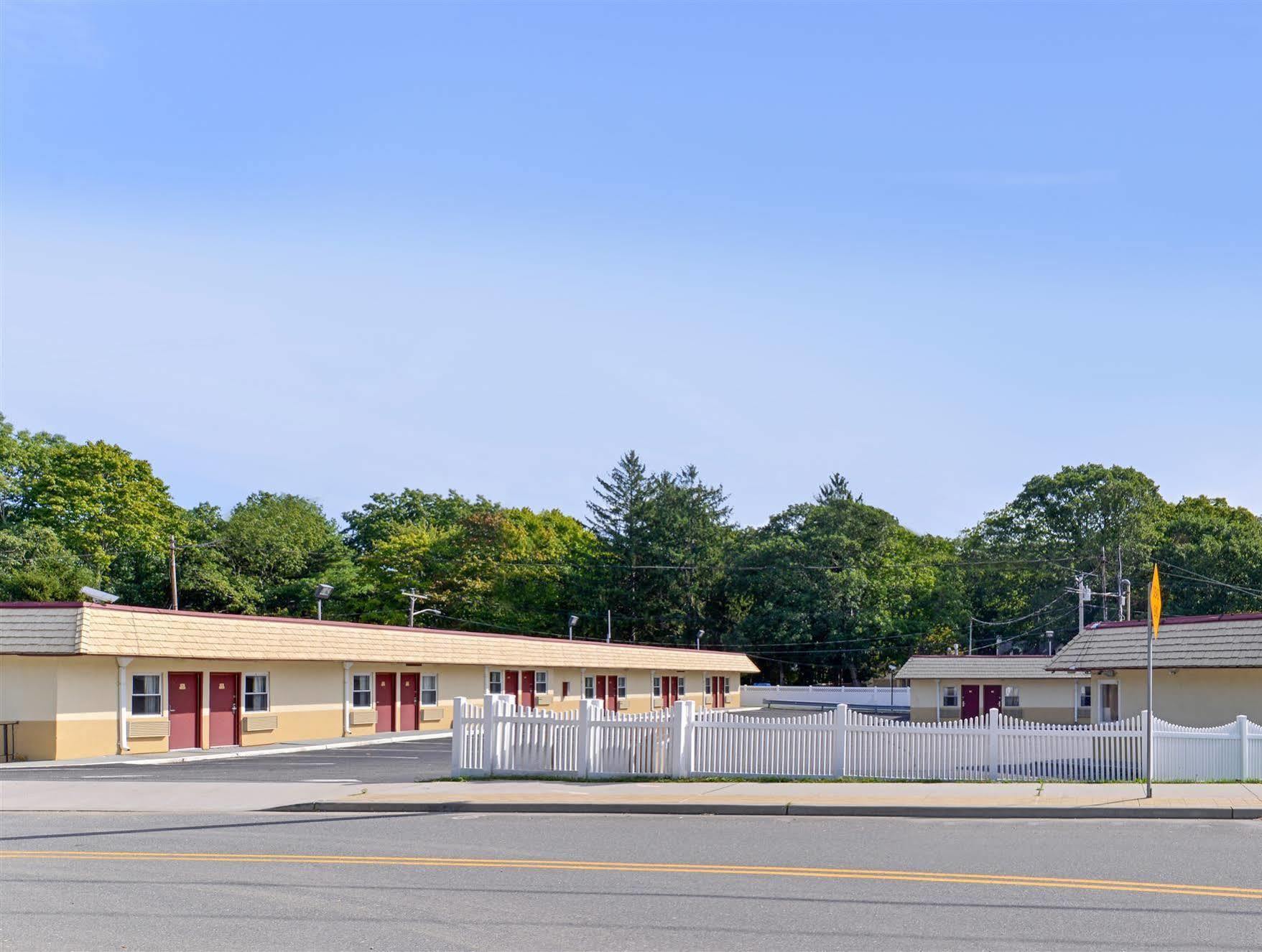 Americas Best Value Inn - Port Jefferson Station - Long Island Exteriér fotografie