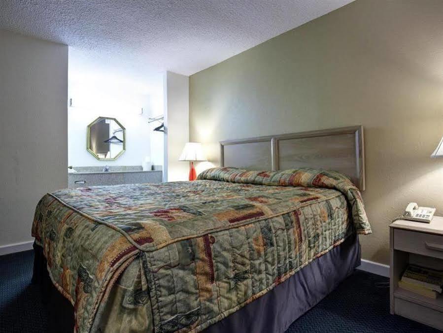 Americas Best Value Inn - Port Jefferson Station - Long Island Exteriér fotografie