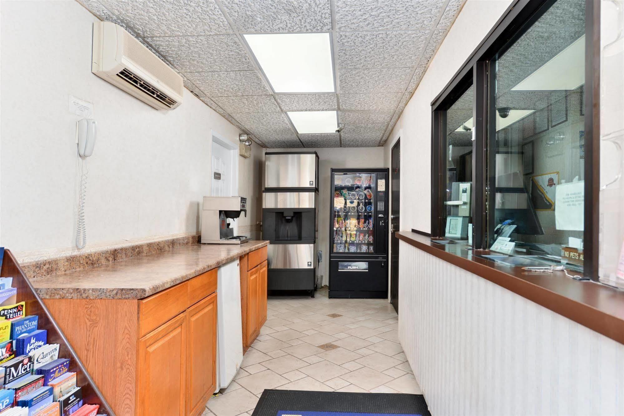 Americas Best Value Inn - Port Jefferson Station - Long Island Exteriér fotografie