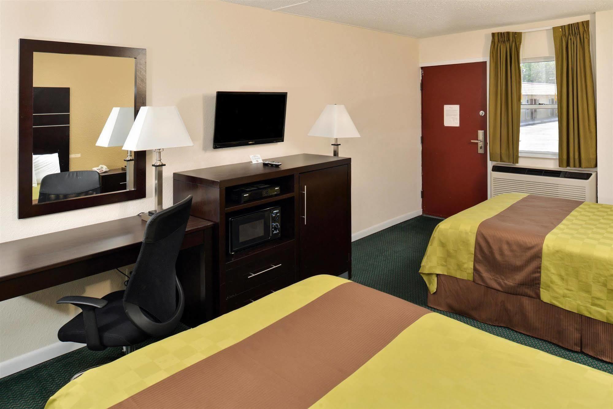 Americas Best Value Inn - Port Jefferson Station - Long Island Exteriér fotografie