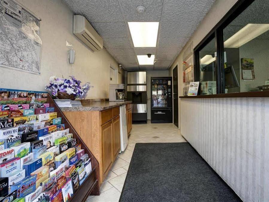 Americas Best Value Inn - Port Jefferson Station - Long Island Exteriér fotografie